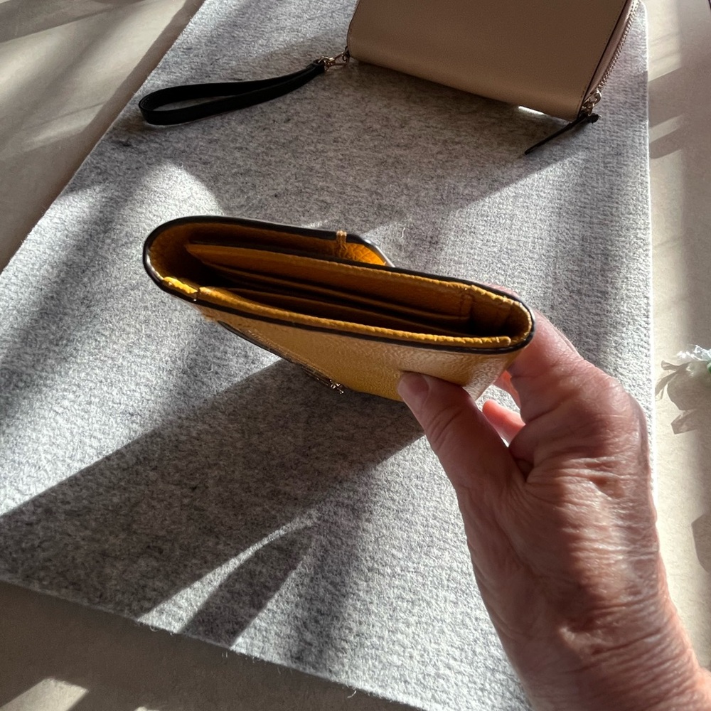 Michael Kors wallet like new.